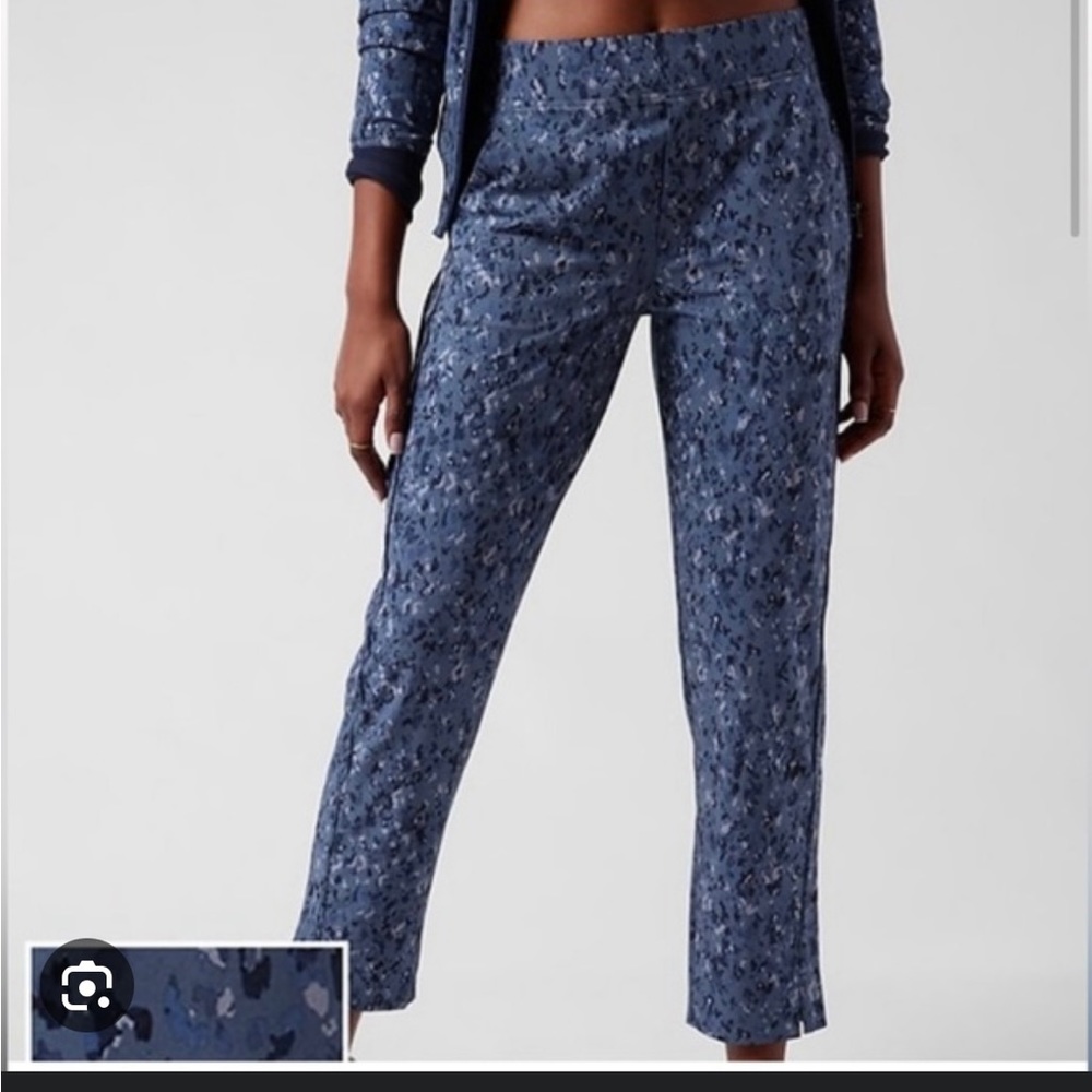 EUC Athleta Brooklyn Pant, size 8, blue print